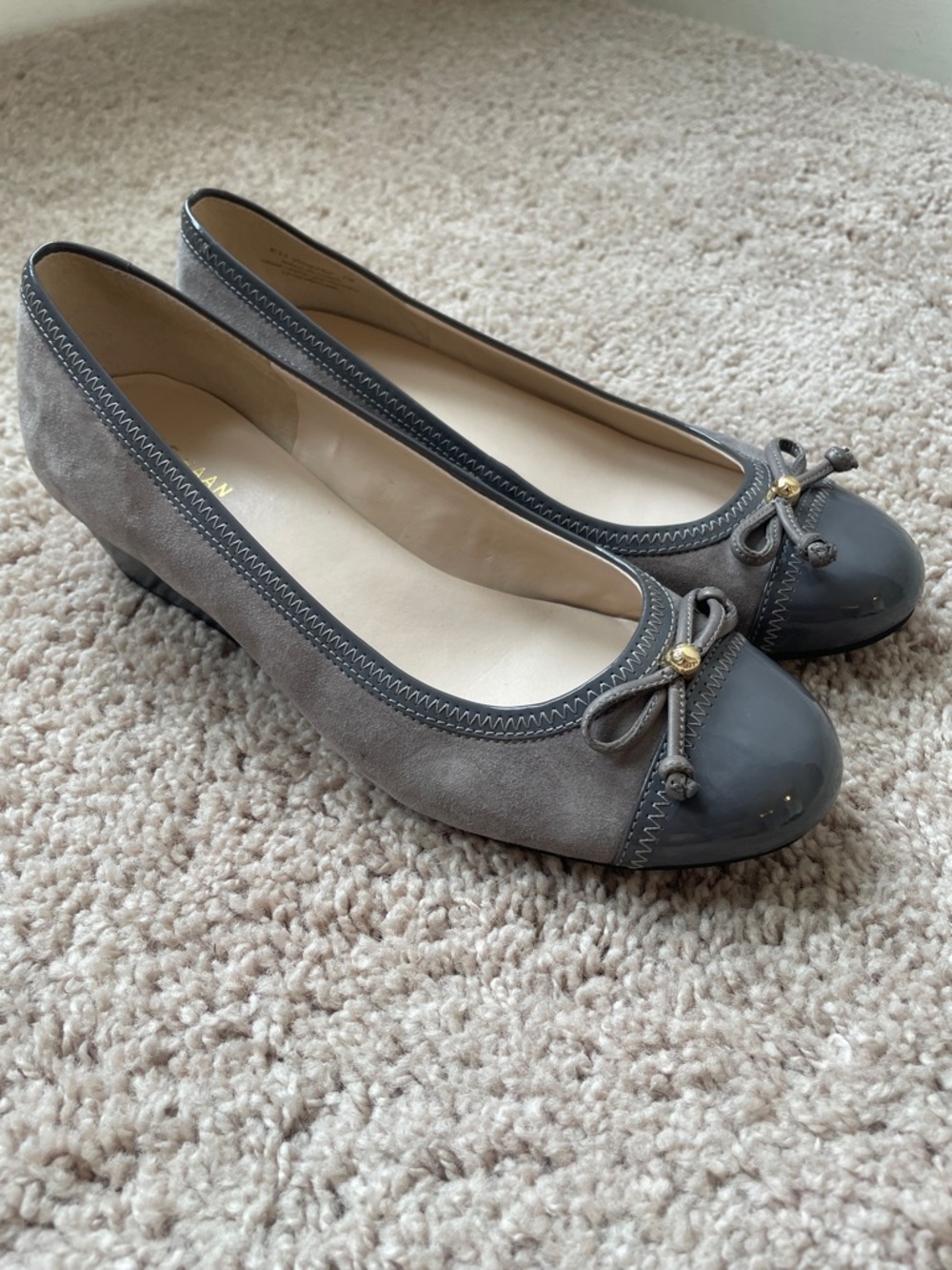 Cole Haan Gray Suede and Patent Leather Cap Toe Bow Wedges Women’s 7B